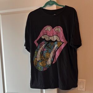Women’s Black Oversized Graphic T-Shirt with Colorful Rolling Stones Design